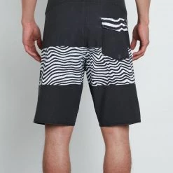 Volcom Men's Black Macaw Faded Mod-Tech Board Shorts (Retail $60) Mens 17 Volcom Men's Black Macaw Faded Mod-Tech Board Shorts (Retail $60) Mens