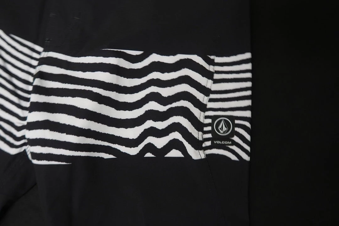 Volcom Men's Black Macaw Faded Mod-Tech Board Shorts (Retail $60) Mens 8 Volcom Men's Black Macaw Faded Mod-Tech Board Shorts (Retail $60) Mens