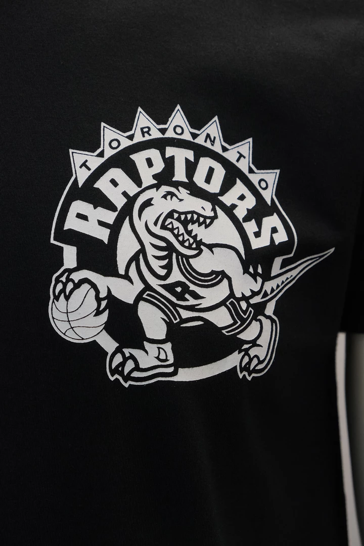 Mitchell & Ness Men's Black White Toronto Raptors Logo S/S T-Shirt (Size Small) 8 Mitchell & Ness Men's Black White Toronto Raptors Logo S/S T-Shirt (Size Small)