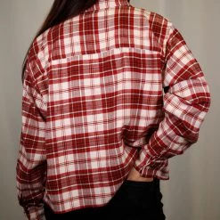 Levi's Women's Red White Maple Utility Plaid Cropped L/S Flannel Shirt (S01) 12 Levi's Women's Red White Maple Utility Plaid Cropped L/S Flannel Shirt (S01)